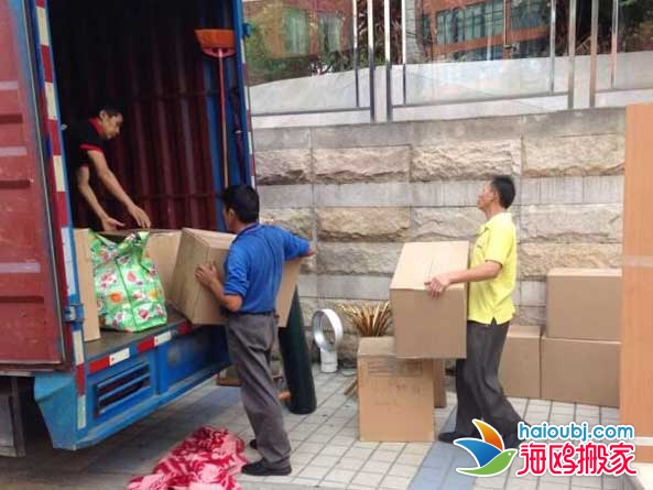 昆明搬家公司小編收集到這么些有關(guān)貨拉拉搬家的相關(guān)信息，有很多朋友問：貨拉拉不幫忙搬運(yùn)嗎？貨拉拉搬家會(huì)幫忙搬嗎？貨拉拉是否幫忙搬貨？貨拉拉負(fù)責(zé)搬運(yùn)嗎?貨拉拉是否幫忙搬運(yùn)貨物？